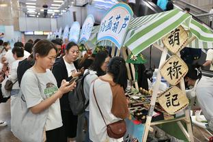 威少举办第12届感恩节慈善活动 向有需要的家庭发放1000份餐食